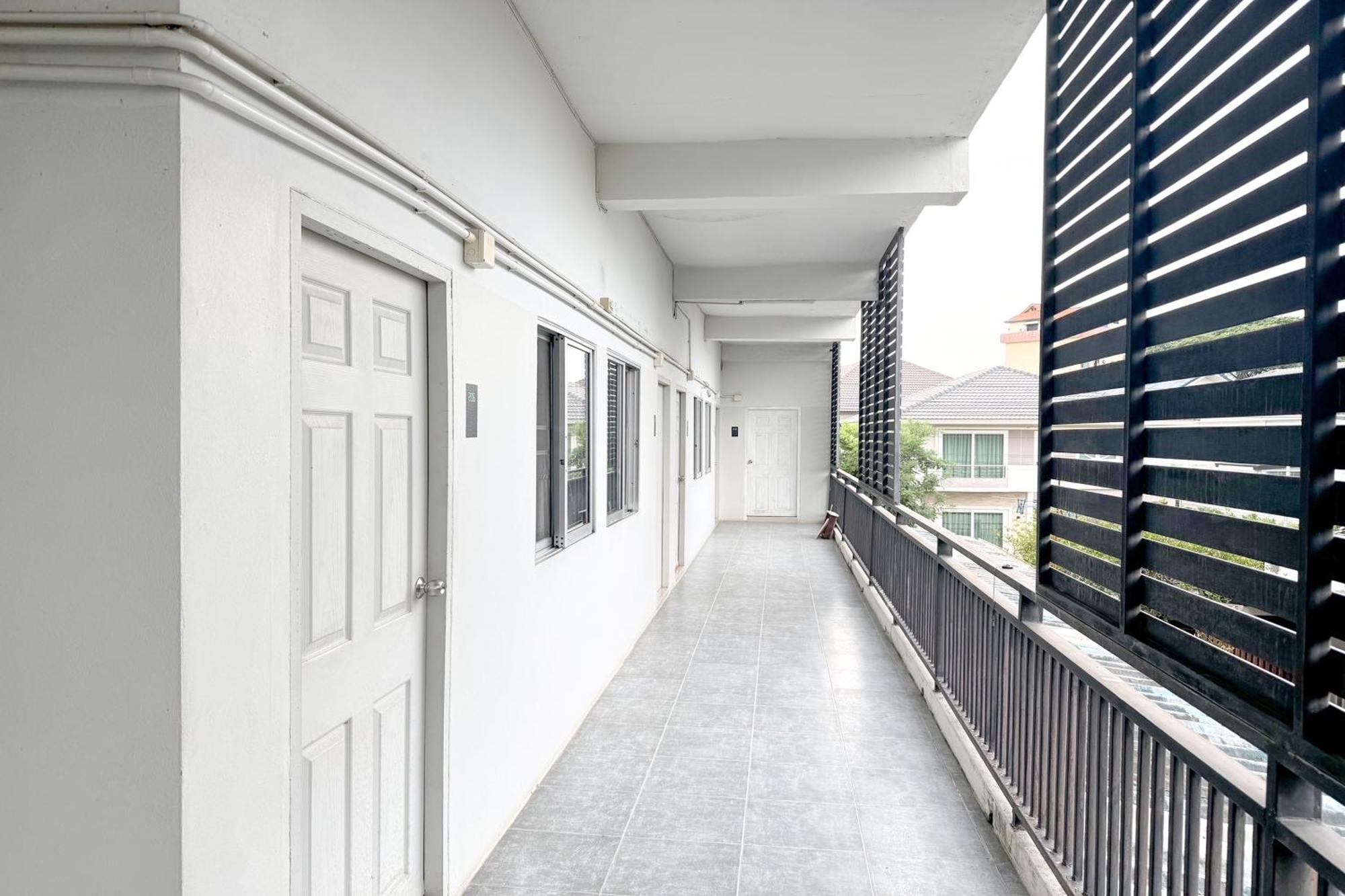 Tf Apartment Chiang Mai Exteriör bild